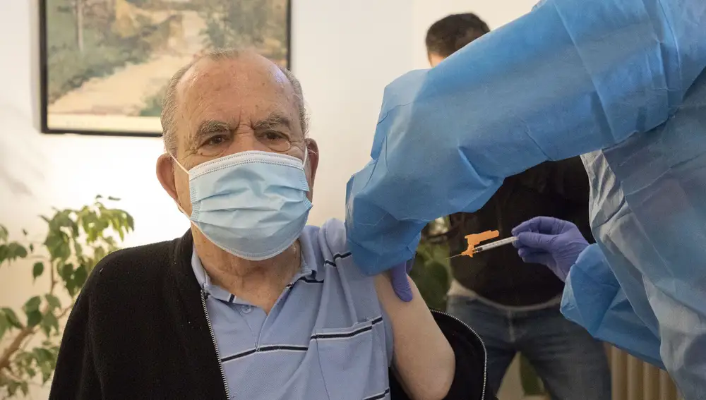 Inicio de la administración de las terceras dosis de la vacuna contra el COVID-19 en la Residencia de Mayores San Juan de Sahagún de Salamanca