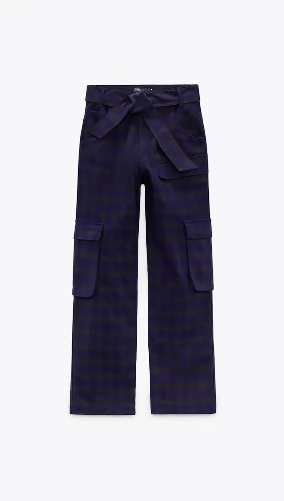 Pantalón cargo de cuadros con lazada en el mismo tono, de Zara