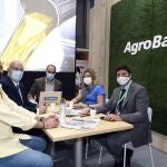 Francisco Gálvez, CMO de Balam Agriculture; Luis Carlos Valero, gerente de Asaja Jaén; Juan Diego Márquez; Cristina de Toro, directora de Industrias de la Junta; y Antonio Martínez, director de AgroBank en Andalucía Oriental