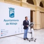 El concejal delegado de Economía y Hacienda, Carlos Conde, informa sobre los asuntos tratados en la Junta de Gobierno Local