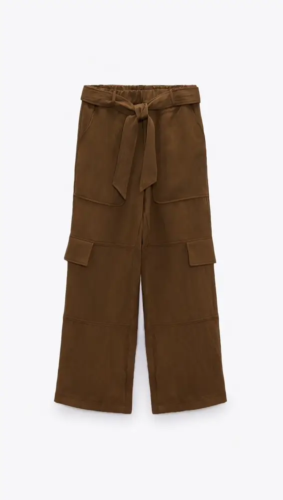 Pantalón de tiro alto y cintura elástica con cinturón a juego, de Zara