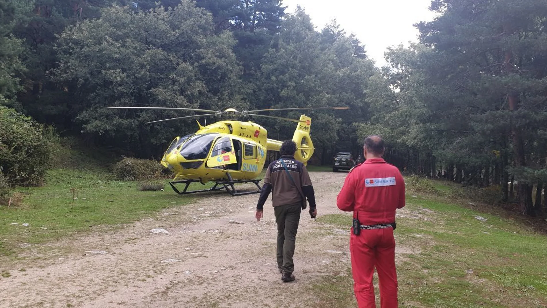 Imagen del helicóptero que ha rescatado a las dos mujeres