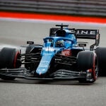 Fernando Alonso, en los entrenamientos del Gran Premio de Rusia de F1 en Sochi.