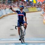 Alaphilippe entra en meta celebrando su segundo Mundial consecutivo