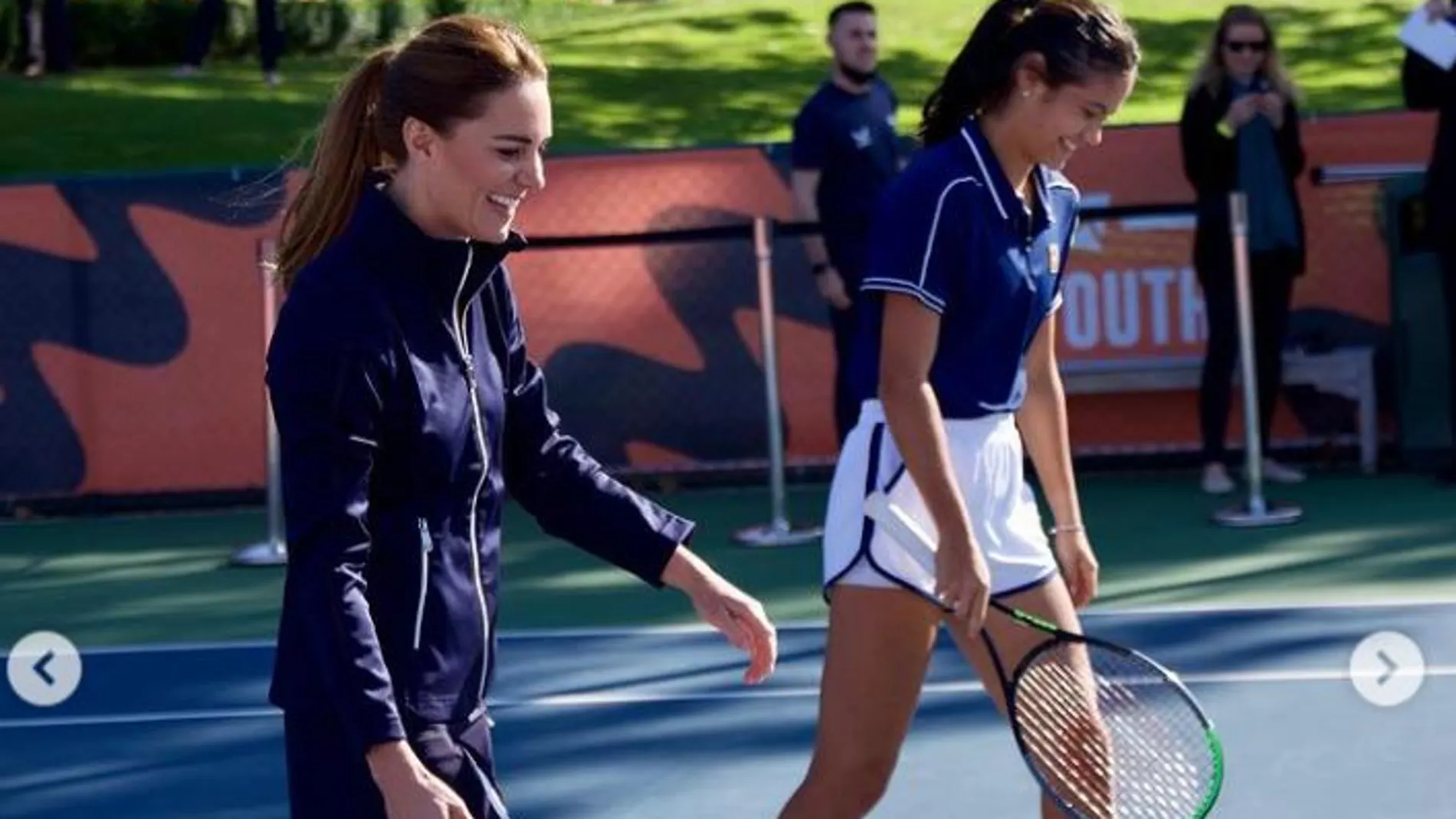 Kate Middleton demuestra su destreza jugando al tenis en el National Tennis Centre