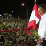 FILE - In this April 7, 2011 file photo, then presidential candidate Alejandro Toledo takes part in a campaign rally in Lima, Peru. A judge in the U.S. said, Tuesday, September 28, 2021, that former president Toledo can be extradited to Peru. (AP Photo/Martin Mejia, File)