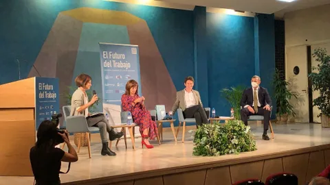 El viceconsejero de Empleo, David Martín, durante la jornada en Santander