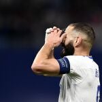 Benzema se lamenta de una ocasión fallada en el Real Madrid-Sheriff