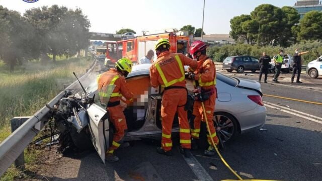 Bomberos intervienen en un accidente