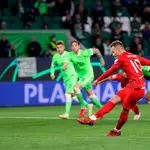  El VAR le echa una mano al Sevilla ante el Wolfsburgo (1-1)