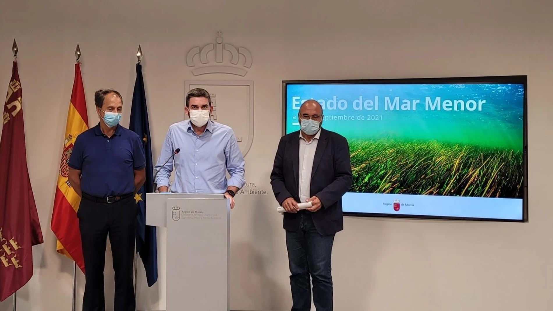 El grupo de trabajo de Ecología Lagunar, reunido con la presencia del consejero de Agua, Agricultura, Ganadería, Pesca y Medio Ambiente, Antonio Luengo