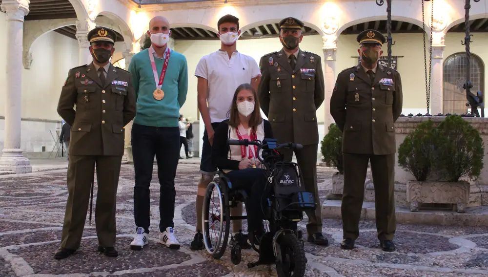 Arriado solemne en homenaje a los atletas paralímpicos