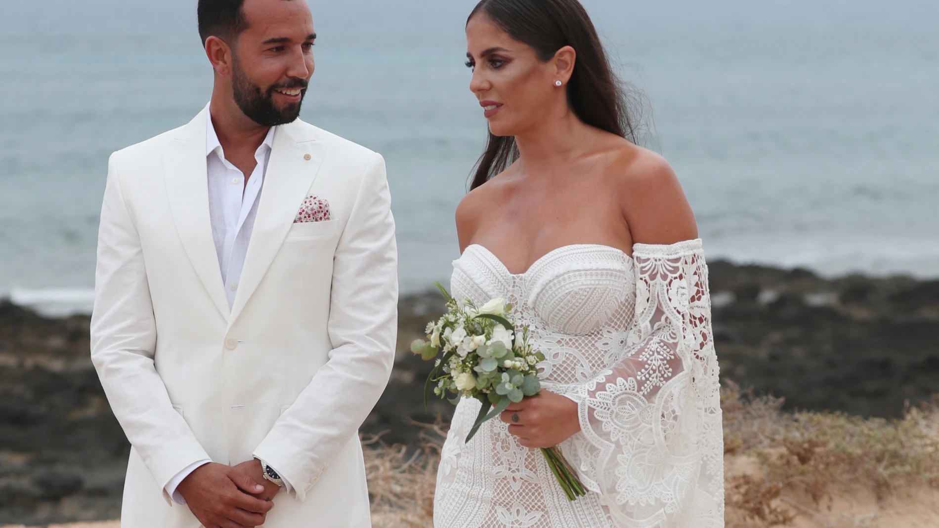 Anabel Pantoja se casa con Omar Sánchez.