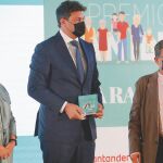 Ricardo Álvarez, CEO de DIA España, junto a Dancausa y Marhuenda