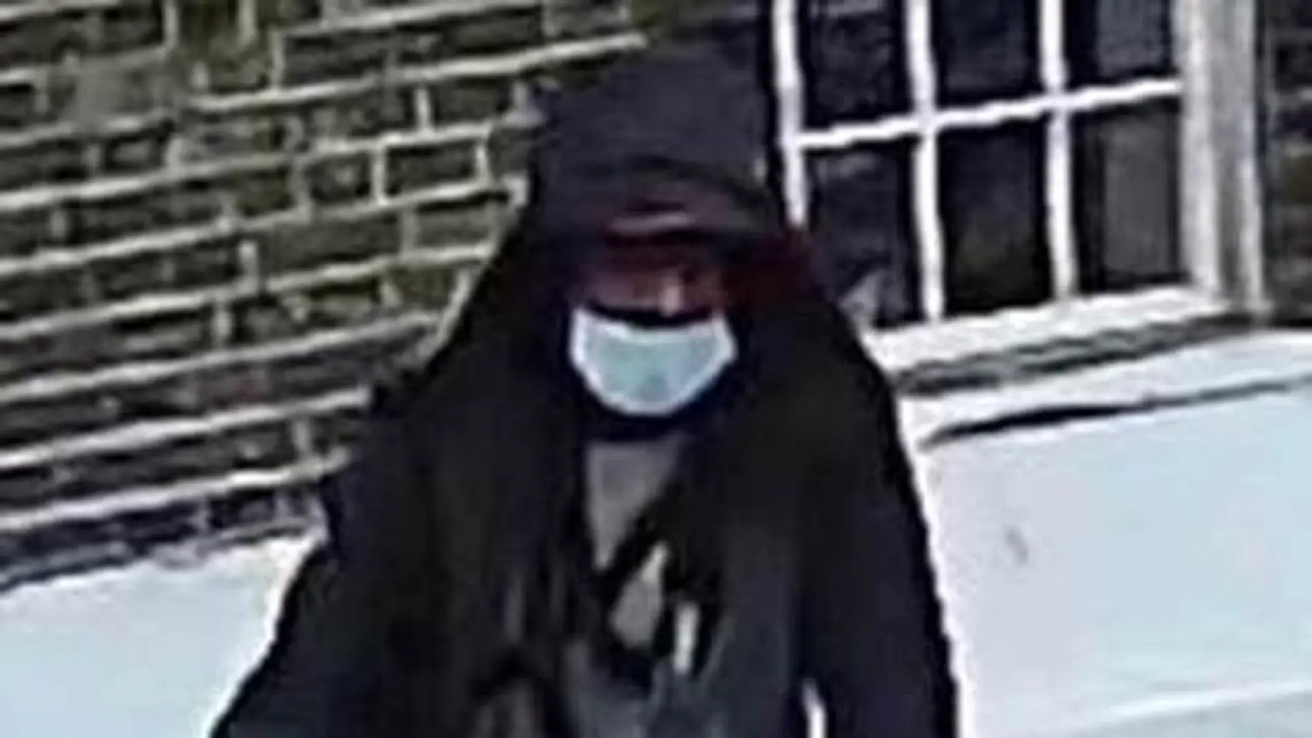Las autoridades han logrado, al menos, una imagen del hombre que tienen que identificar. POLICÍA METROPOLITANA DE LONDRES