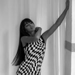 Violeta Mangriñán con vestido damero de Mango.