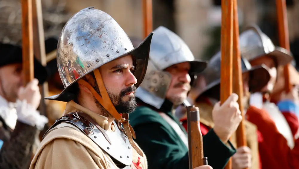 Salamanca regresa al esplendor del Siglo de Oro mediante un pintoresco desfile de época
