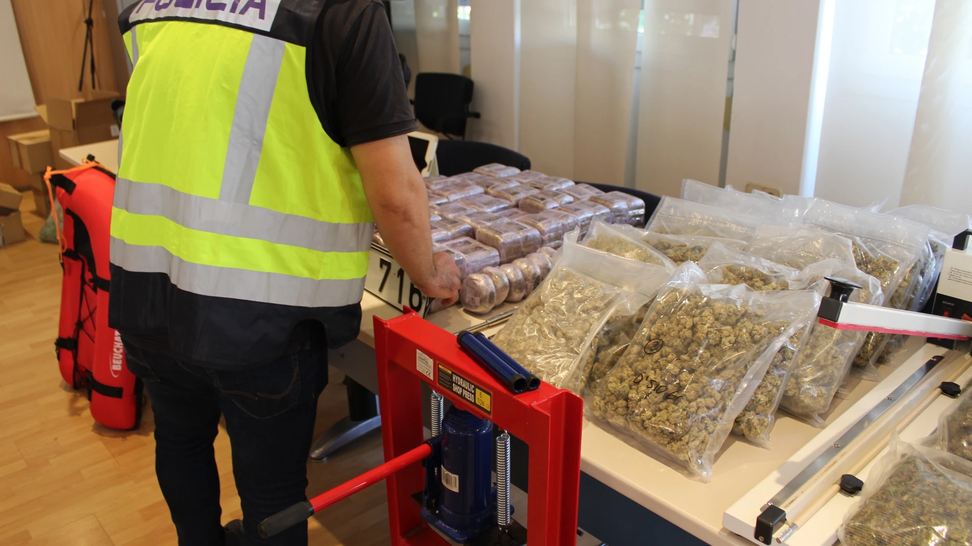 Marihuana y hachís intervenidos por la Policía Nacional en Valencia
