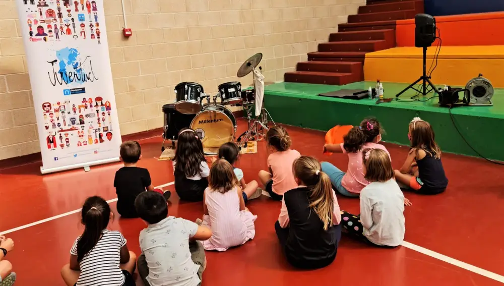 Niños y jóvenes participantes en el programa "Ganas de verano en el pueblo" de la Diputación de Palencia