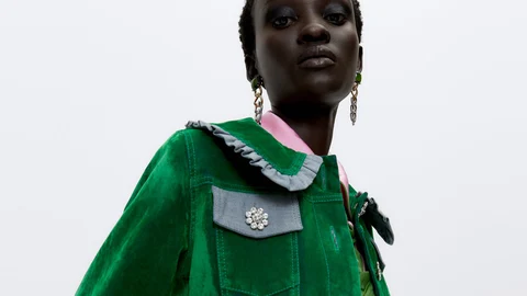 Chaqueta cuello terciopelo.