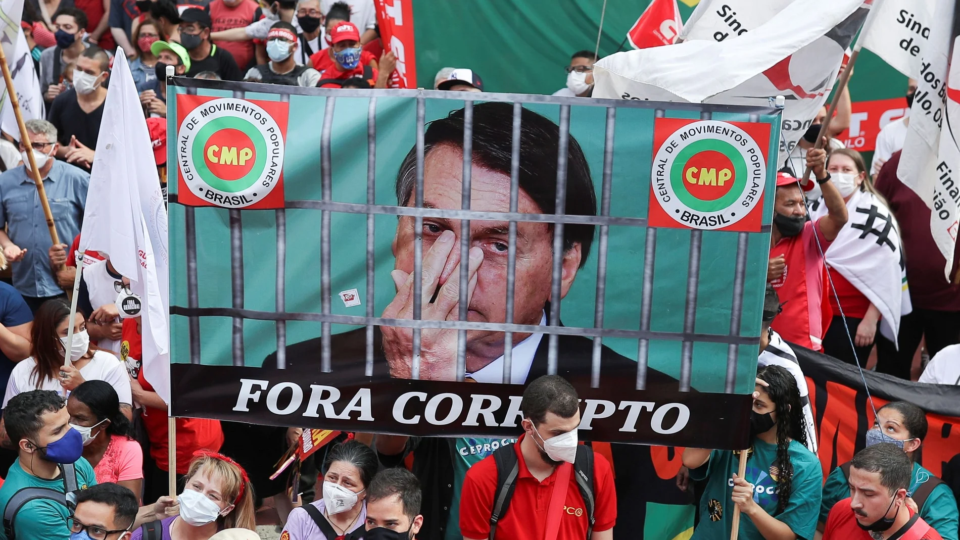 Buscan presionar al presidente de la Cámara de Diputados, Arthur Lira, para que acepte alguna de las 131 peticiones de 'impeachment' o juicio político presentadas contra Bolsonaro.