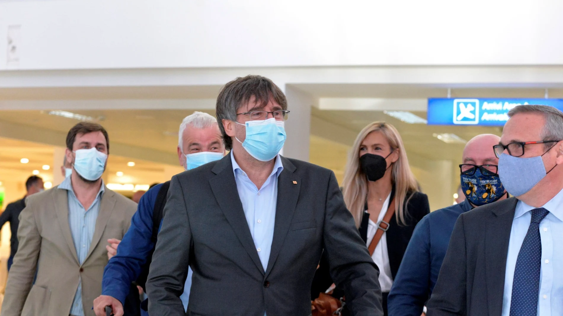 Exiled former Catalan leader and member of European Parliament Carles Puigdemont flanked by his lawyer Gonzalo Boje arrive at Alghero airport in Alghero, Sardinia Island, Italy