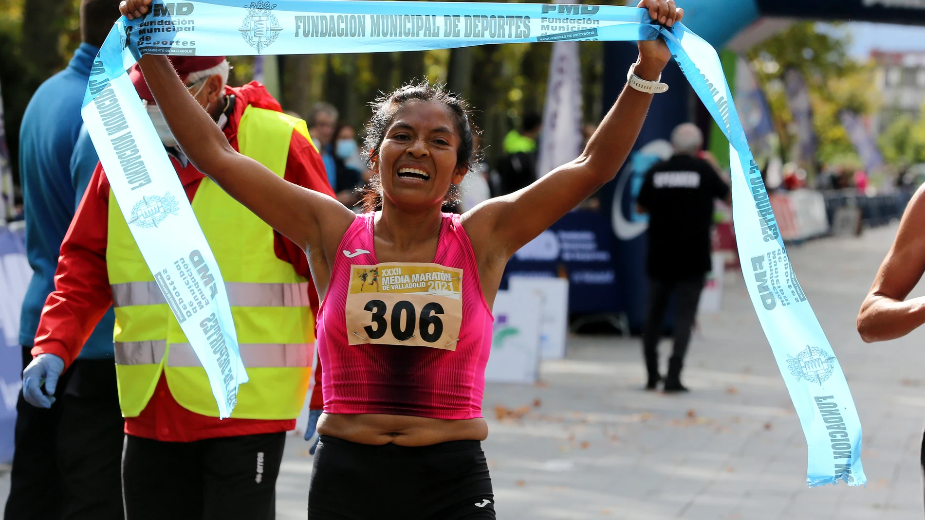 Mercedes Pila, ganadora de la prueba femenina de la Media Maratón de Valladolid