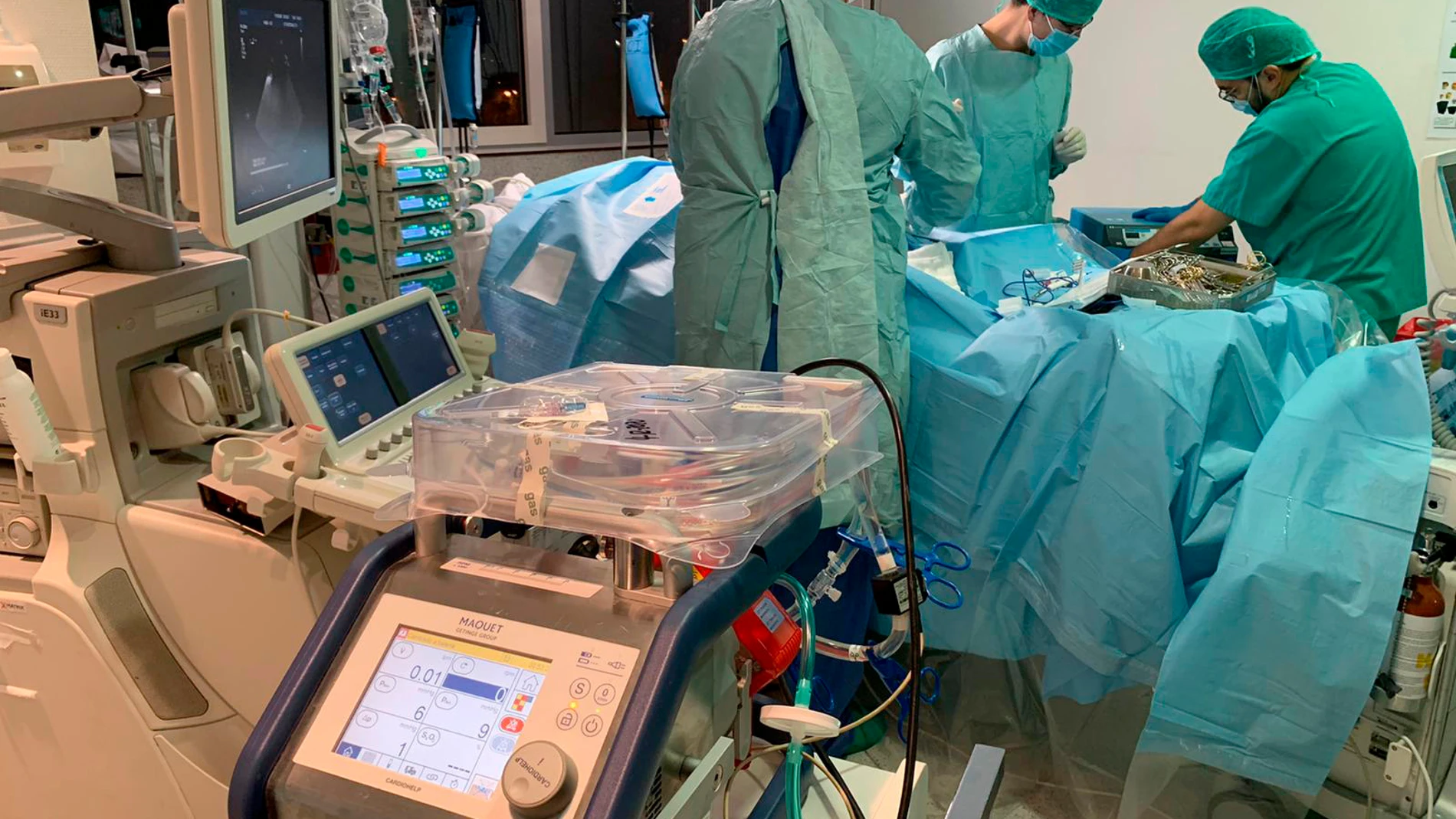 Equipo ECMO móvil del Hospital Clínico de Valladolid para implantar en menos de dos horas asistencias ventriculares en enfermos de seis provincias
