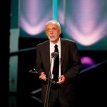MADRID, 03/10/2021.- Fernando Trueba recoge el premio a la Mejor Dirección por "El olvido que seremos", durante la ceremonia de entrega de los Premios Platino del Cine y el Audiovisual Iberoamericano que se celebra este domingo en Madrid. EFE/ Javi López