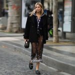 Un conjunto de 10 para la Semana de la Moda con mocasines.