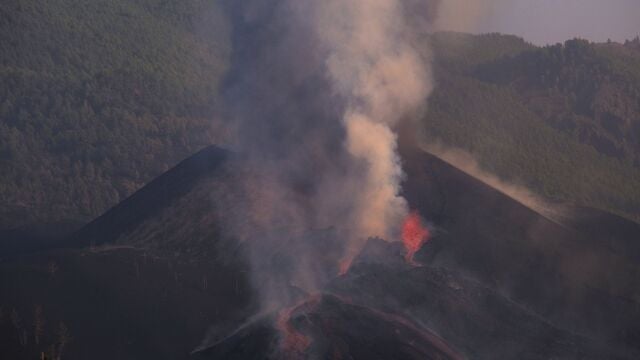 Uno de los conos cede y varias bocas del volcán quedan unidas