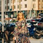 La influencer Jeanette Madsen con la combinación más socorrida del entretiempo