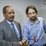 Pablo Iglesias, en una foto de archivo, con el que fuera secretario general del Frente Polisario, MOhamed Abdelaziz (Efe)