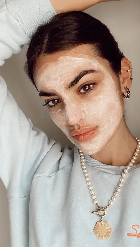 Marta Lozano con mascarilla facial.