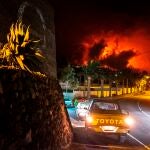 Vista de la erupción del volcán de La Palma tomada esta madrugada desde la localidad de Tajuya, en el municipio de El Paso. EFE/Carlos de Saá