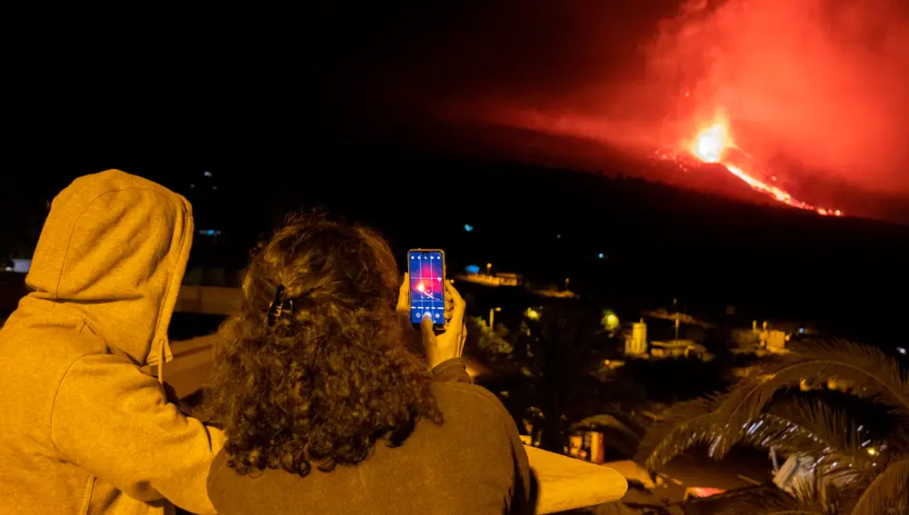 Madrugada de fuertes explosiones en La Palma