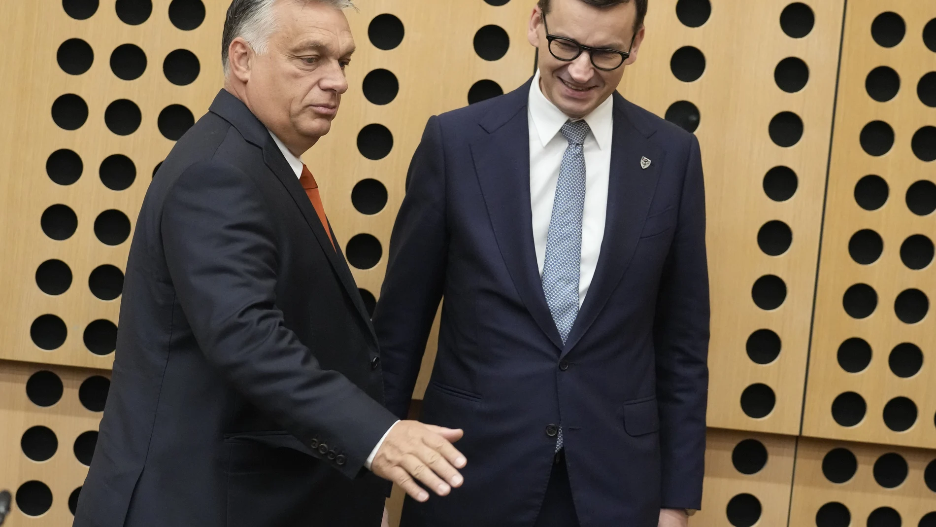 Mateusz Morawiecki, primer ministro de Polonia, junto al primer ministro de Hungría, Víktor Orban