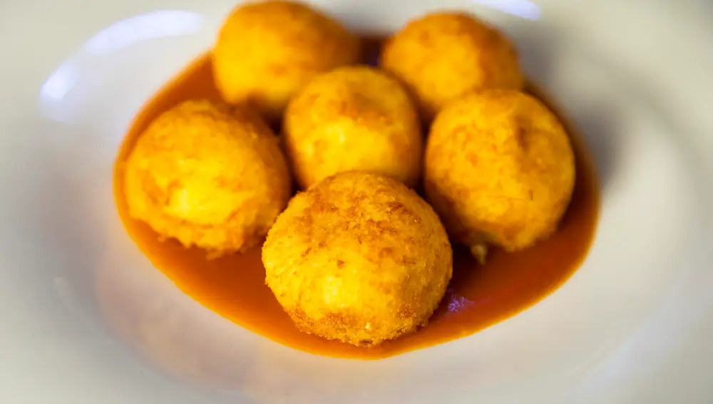 Uno de los platos estrella de esta tarberna es la brandada de bacalao hecha buñuelos.