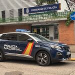 Imagen de un coche de policía frente a la Comisaría de Valladolid