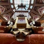 Un calendario muestra la fecha este miércoles en el interior de la Bolsa de Madrid