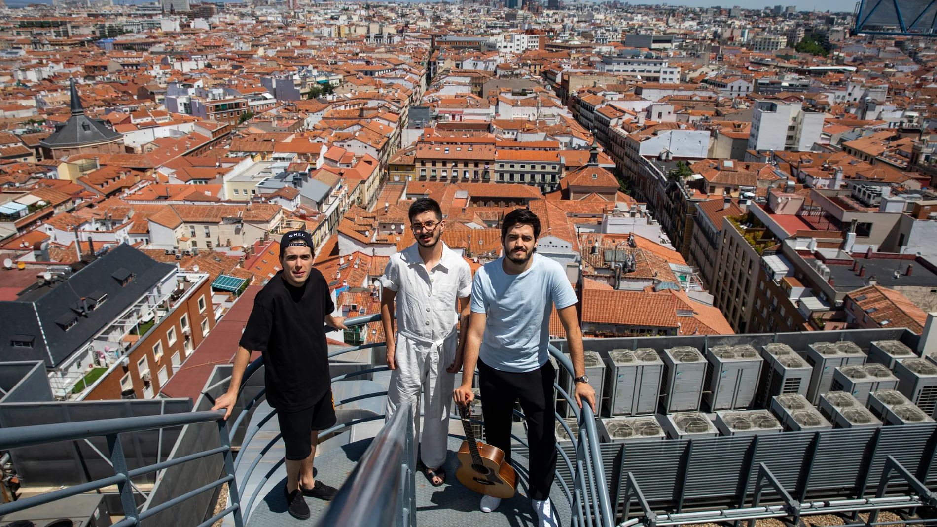 Martín, Simón y Villa en los tejados de Madrid
