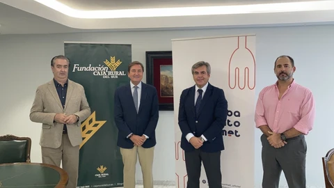 Antonio Caño y Enrique Merino, organizadores del evento, junto a Ricardo López-Crespo y Pedro Martínez, de la Fundación Caja Rural del Sur