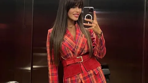 Violeta Mangriñán con traje de Uterqüe.