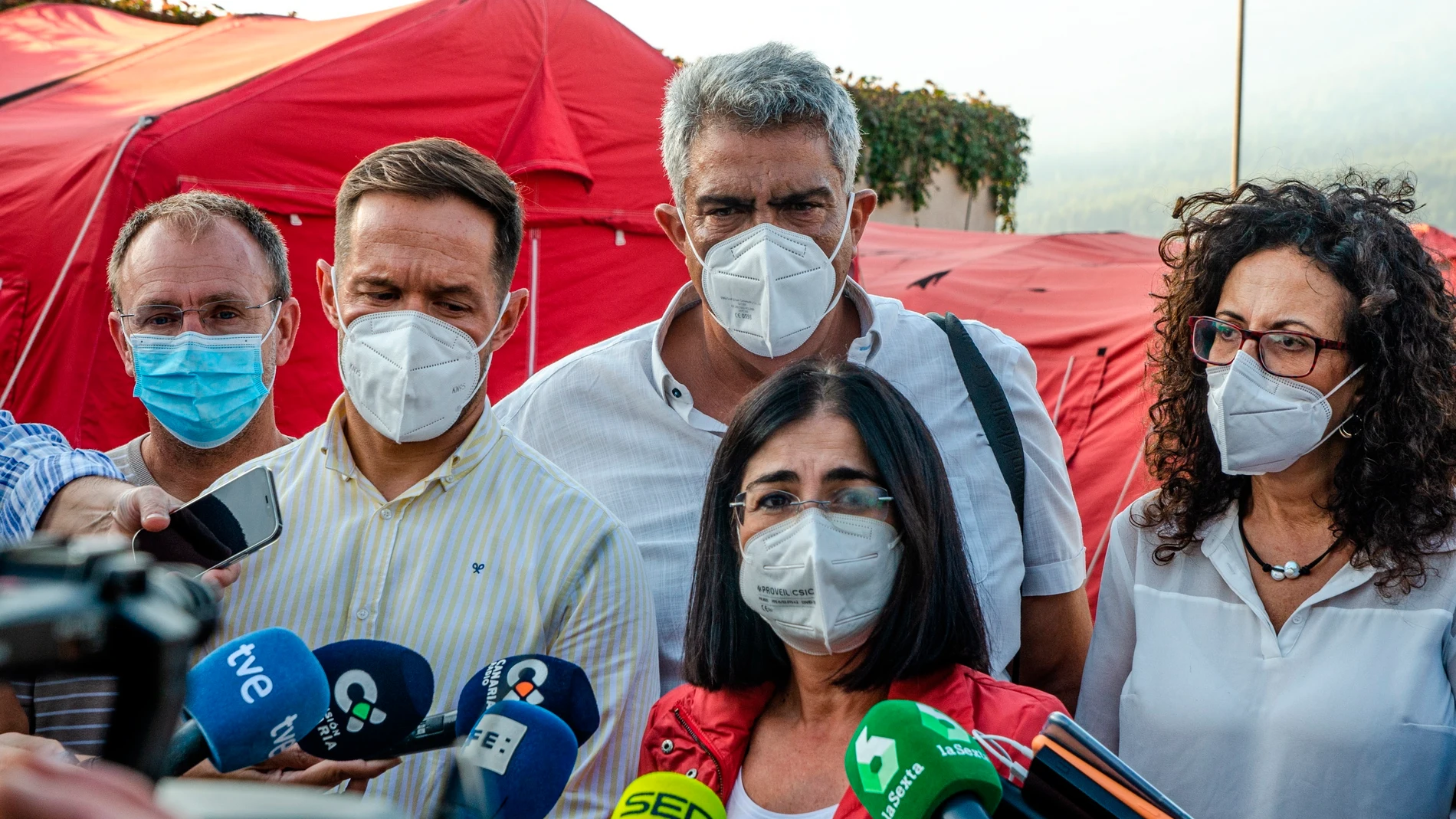La ministra de Sanidad visita en La Palma la zona afectada por la erupción