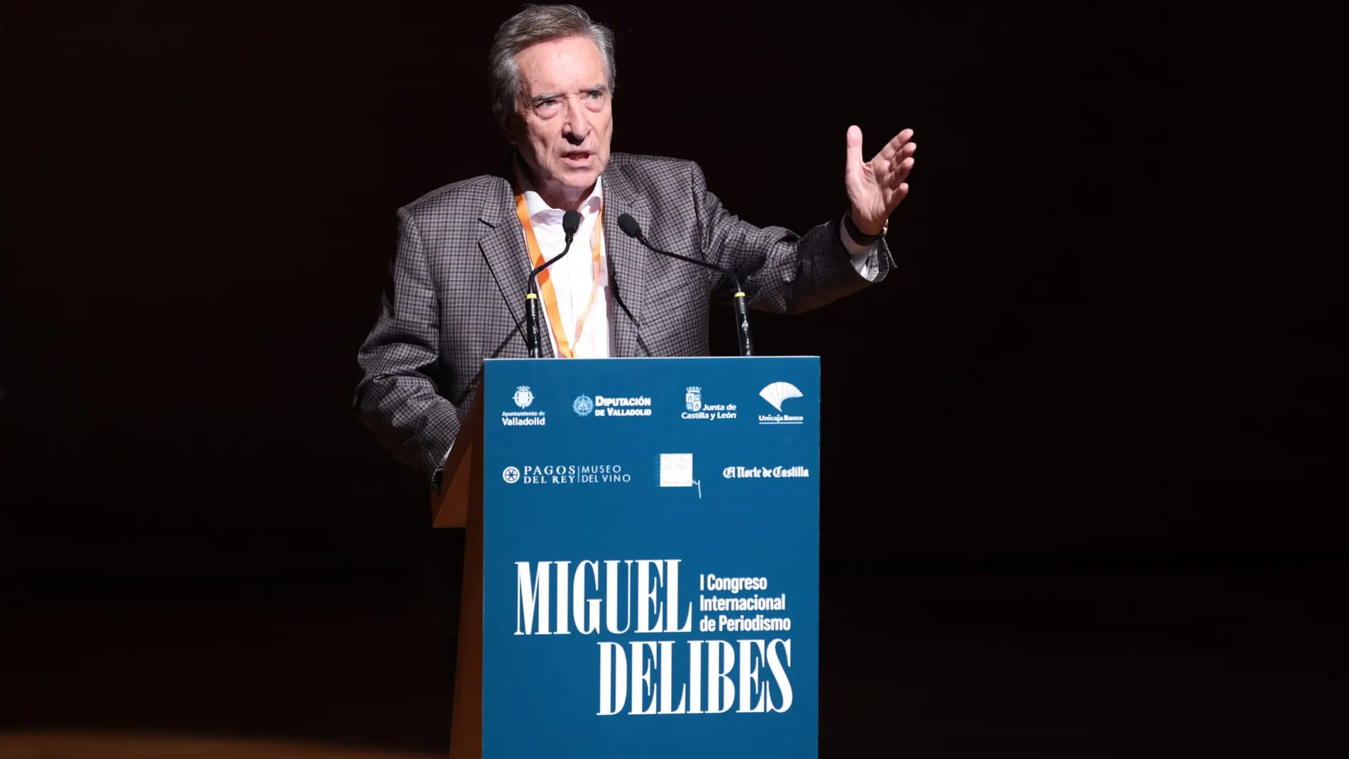 Iñaki Gabilondo interviene en el Congreso sobre Miguel Delibes en Valladolid