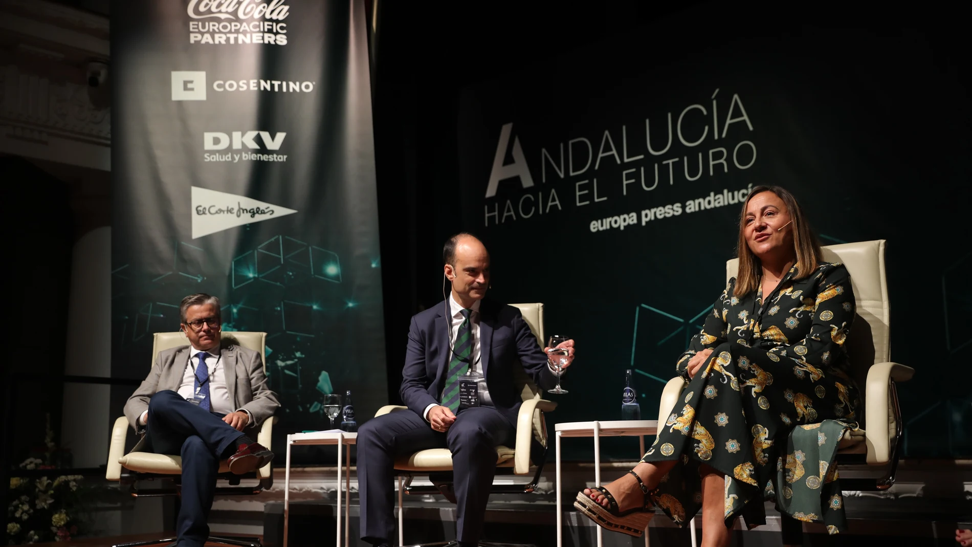 Santiago Alfonso, David Herrero y Sagrario Sáez, en la mesa redonda sobre 'economía verde'