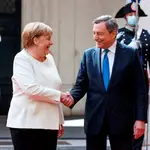  Draghi: “Echaremos de menos a Merkel”