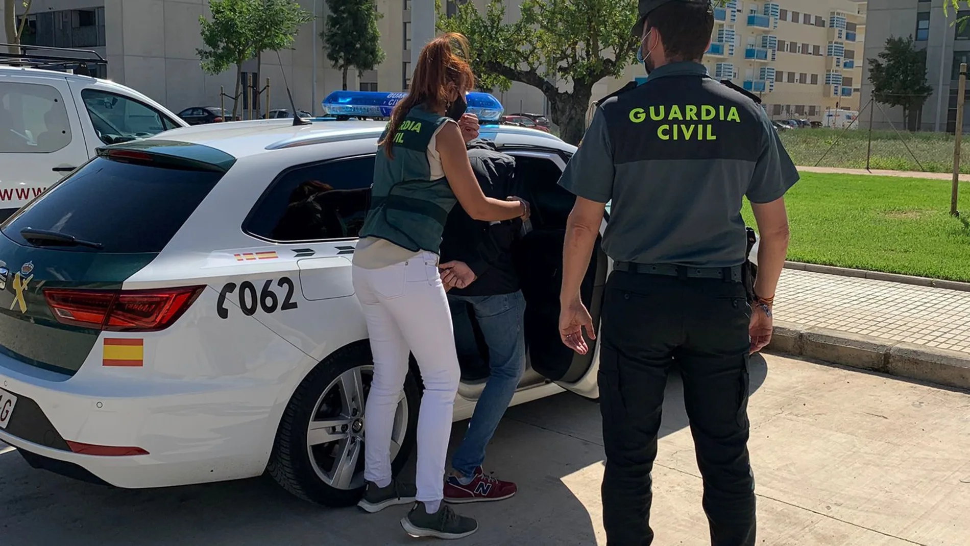Los detenidos son nueve hombres y una mujer y están acusados de cometer 55 robos