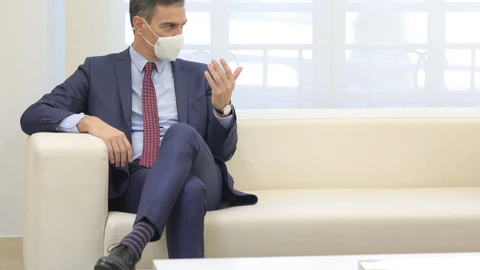 El presidente del Gobierno, Pedro Sánchez, durante una reunión con el secretario general de la OTAN, en el Palacio de la Moncloa, a 8 de octubre de 2021, en Madrid, (España).
