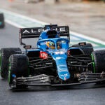Fernando Alonso, al volante de su Alpine.